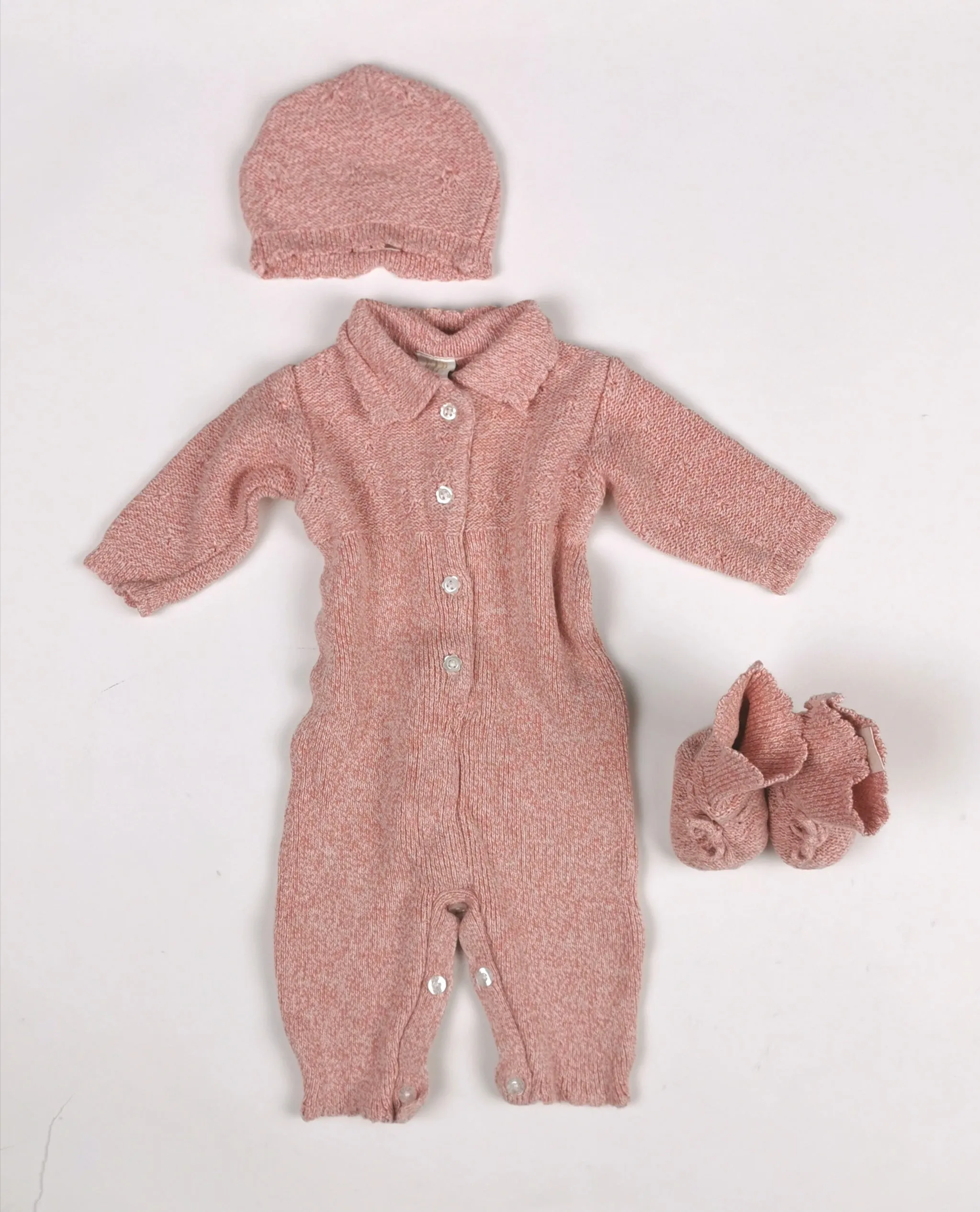 BABY GIRL SIZE 0/6 MONTHS - Baby GAP, 3 Piece Fall Outfit, Knit Romper With Matching Booties   Hat EUC B25