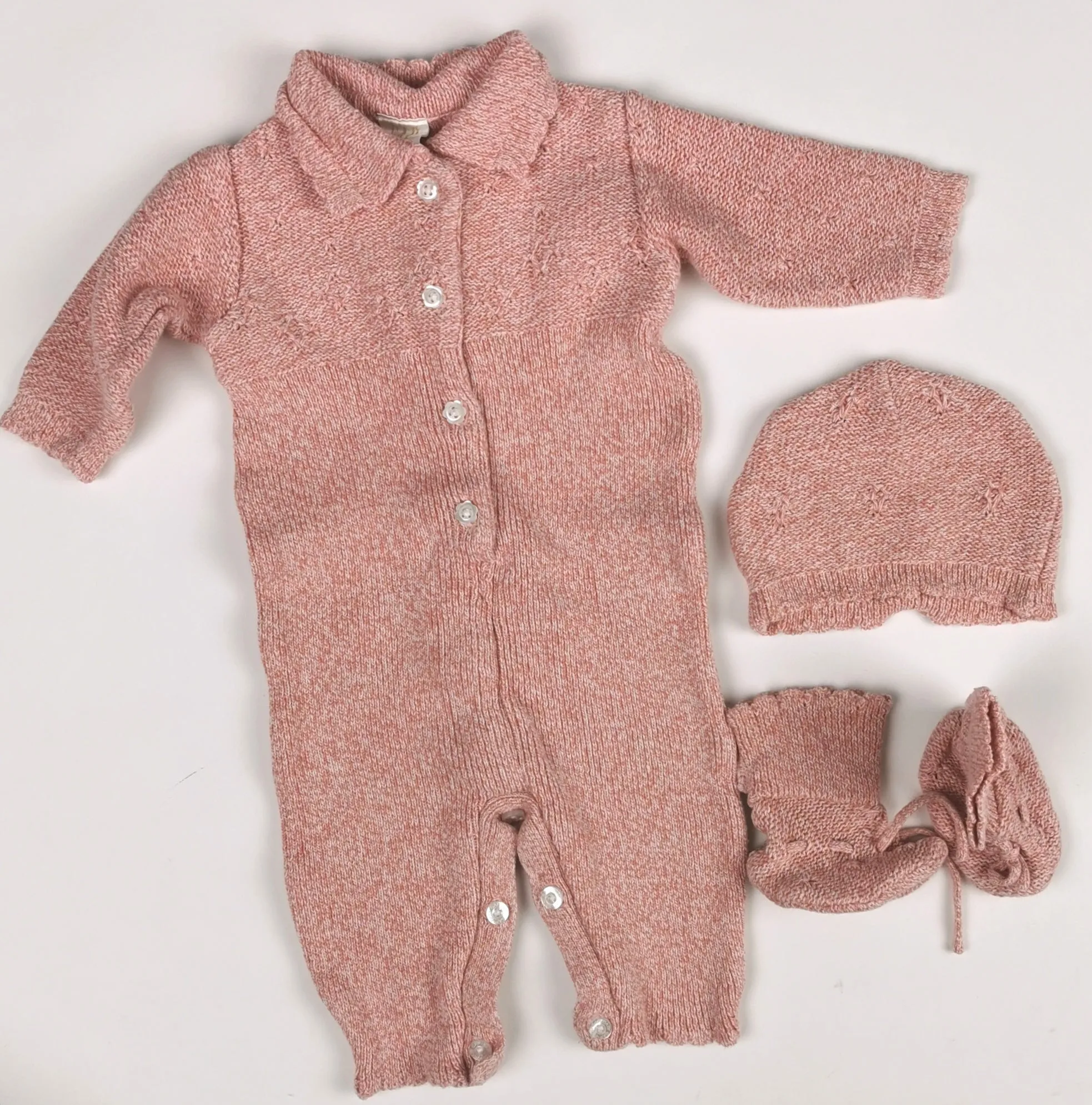 BABY GIRL SIZE 0/6 MONTHS - Baby GAP, 3 Piece Fall Outfit, Knit Romper With Matching Booties   Hat EUC B25