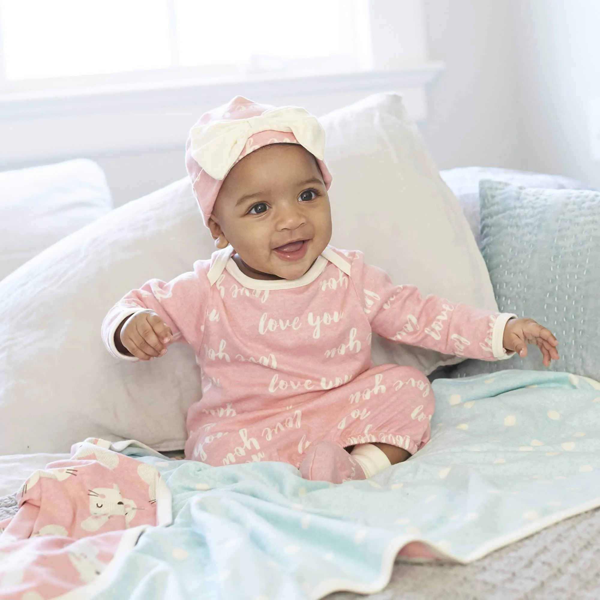 Gerber® 3-Piece Baby Girls "Love you" Organic Gown, Cap & Booties Starter Set